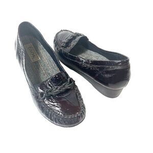 Taos Women's Size 9 Textured Leather Wedge Comfort Casual Burgundy Slip On Shoes